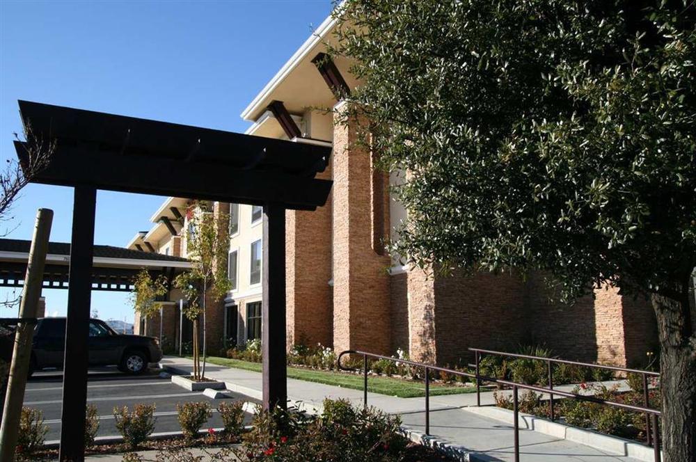 Hotel Hampton By Hilton Brentwood Exterior foto