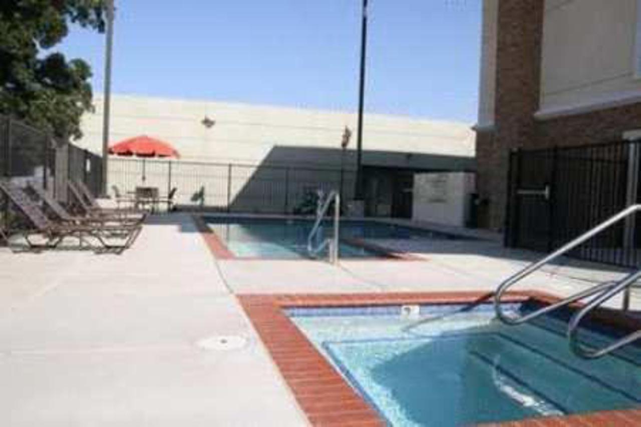 Hotel Hampton By Hilton Brentwood Exterior foto
