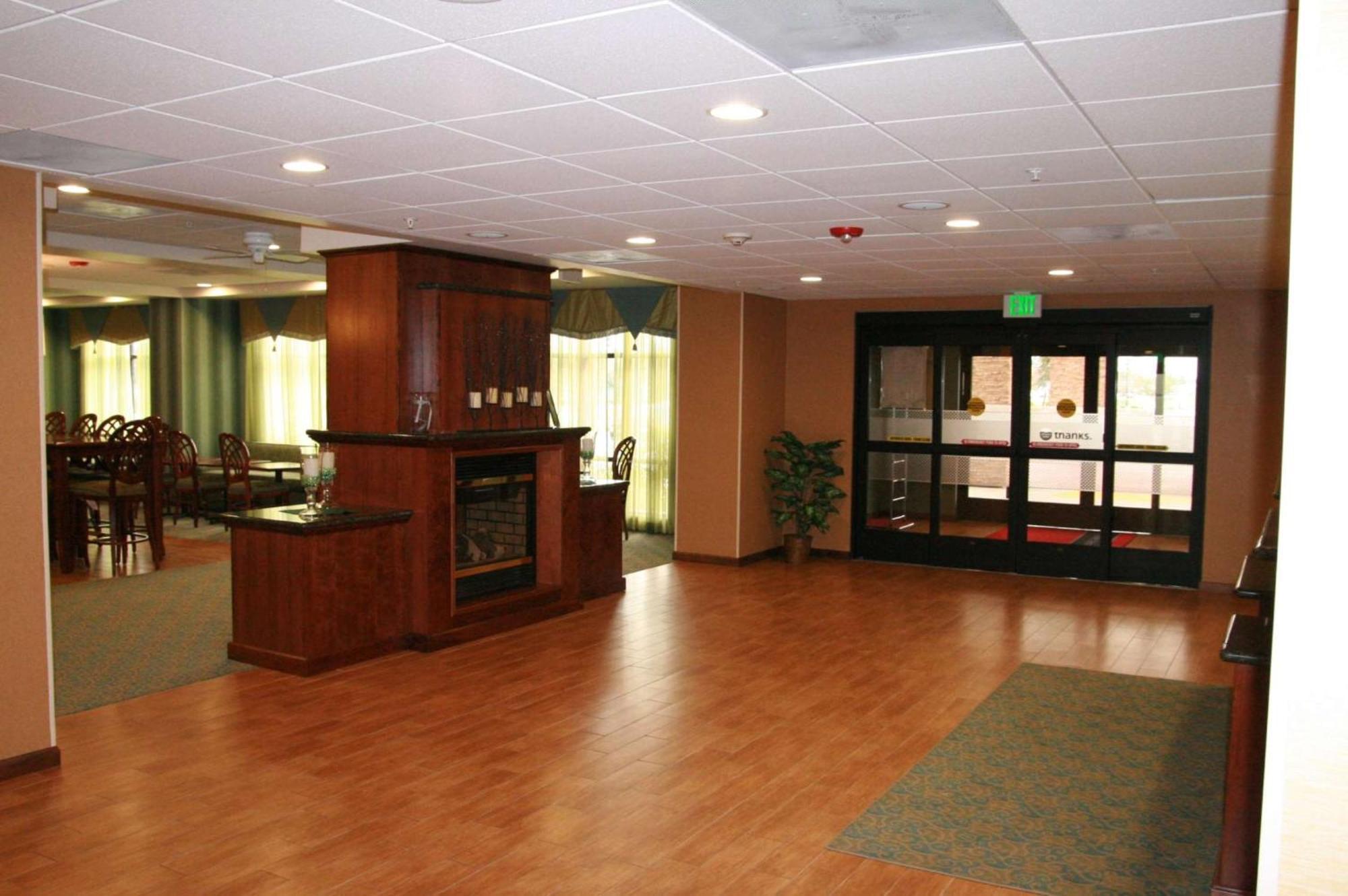 Hotel Hampton By Hilton Brentwood Exterior foto